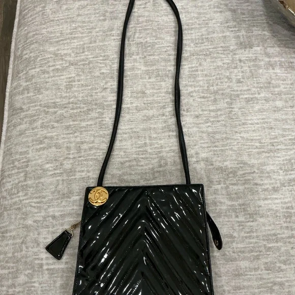 ✨💎1989-1991✨💎 CHANEL SERIES ONE 💎V STITCH ENAMEL COCO MARK BAG W/ CARD/COA/DUSTY - Picture 11 of 16